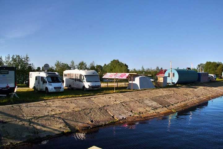 4x4 off-road camper Tours in Karelia, Kola Peninsula, Murmansk region. This tour is for nature lovers and contains off-road parts. You need a 4x4 off-road camper to participate. Kola Travel