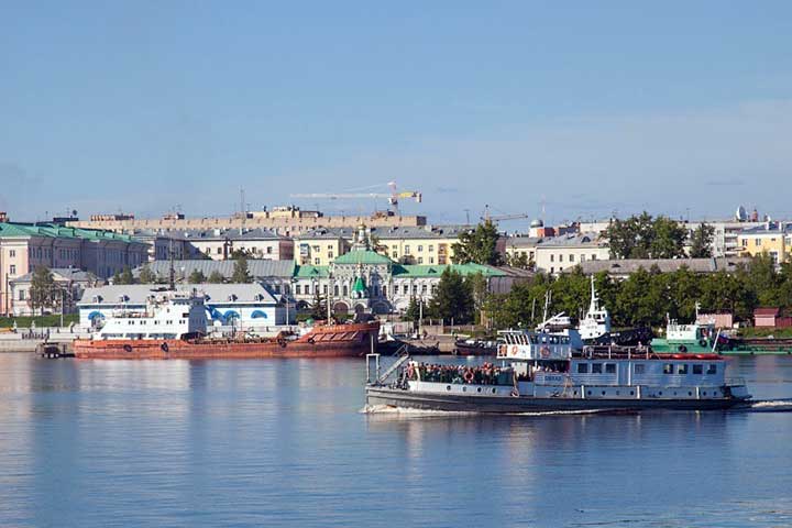 Excursion about history and life in Arkhangelsk city, located in Northwest Russia, where the Dvina river dissolves into the White Sea. Including a visit to the unique open Air Museum - Malye Korely.