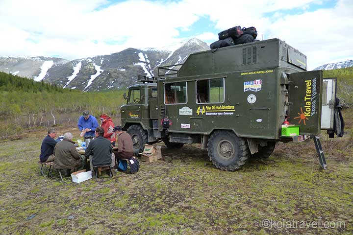 Birdwatching and birding tours in Murmansk region on Kola Peninsula. Barents Sea birds, Taiga birds, Tundra birds, White Sea birds. Forest birds, wading birds, raptors, gyr-falcon. Kola Travel